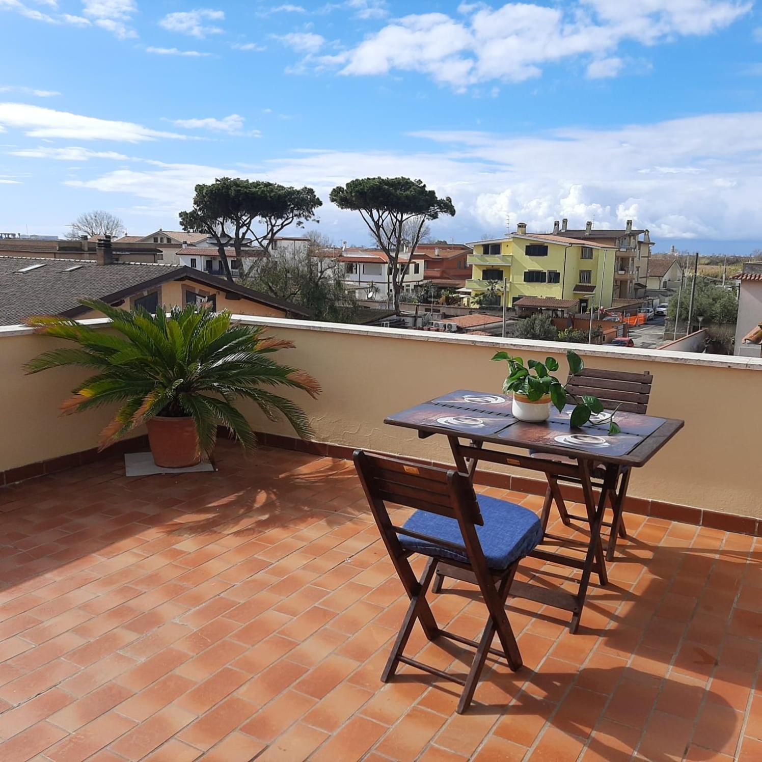 דירות פיומיצ'ינו La Terrazza Sul Faro מראה חיצוני תמונה