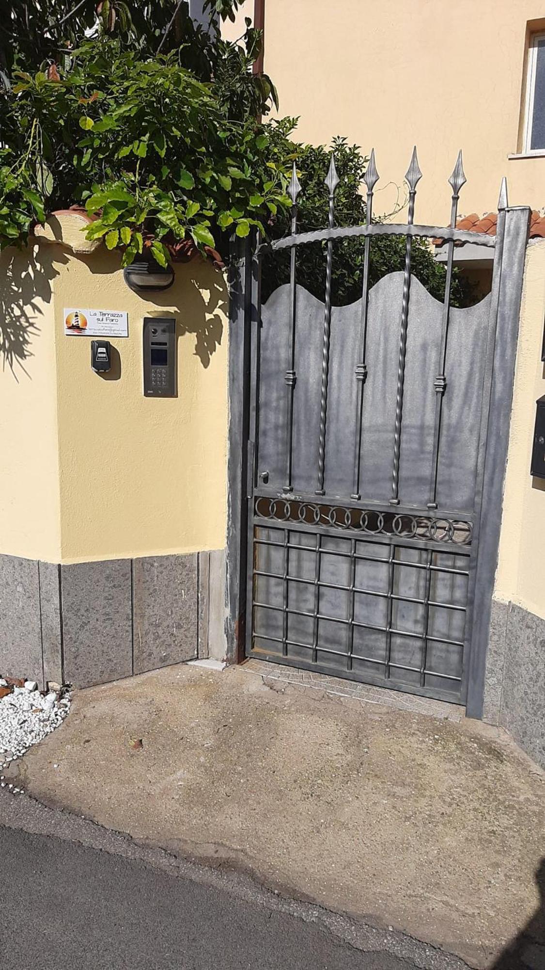 דירות פיומיצ'ינו La Terrazza Sul Faro מראה חיצוני תמונה
