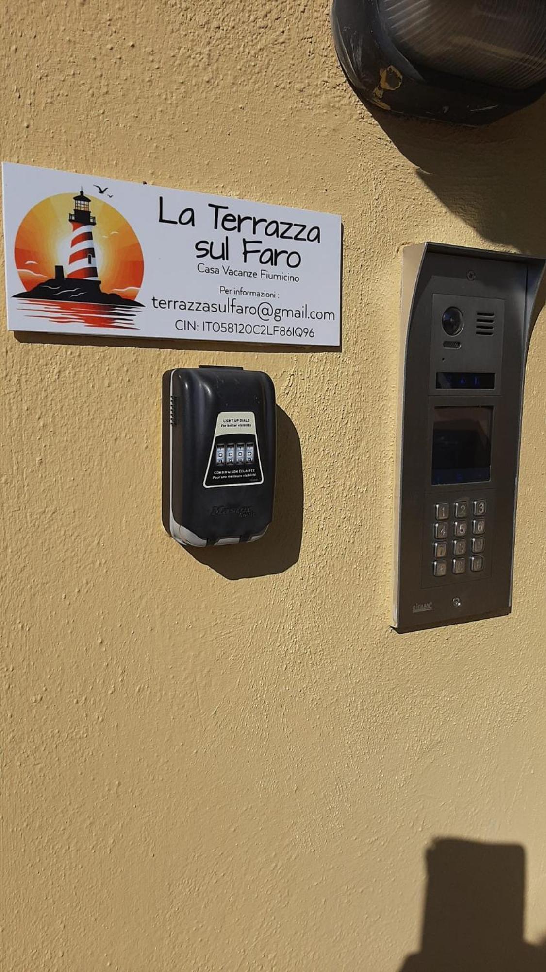 דירות פיומיצ'ינו La Terrazza Sul Faro מראה חיצוני תמונה